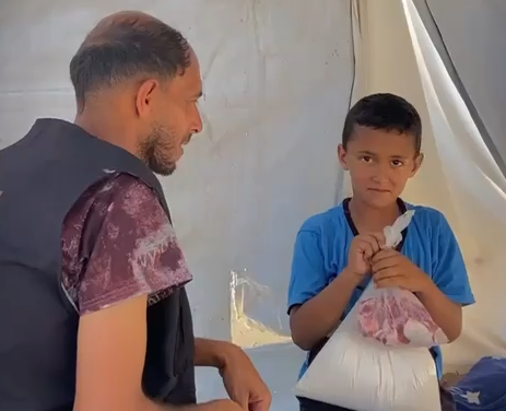 Eid Joy in Gaza: Distributing Meat to Fasting Displaced Families – Day of Arafah 2025